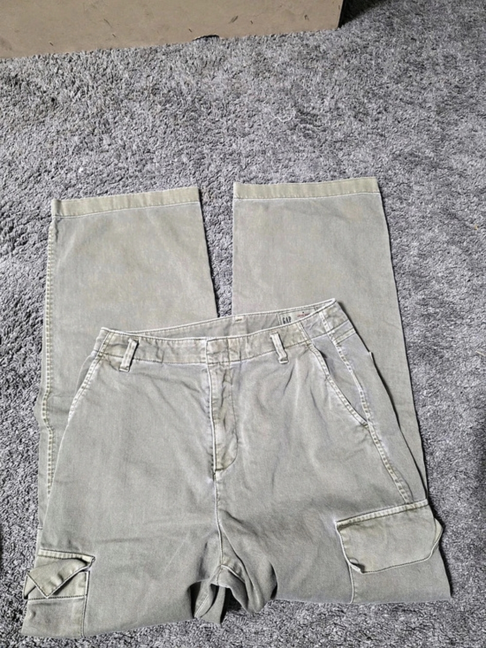 Gap Loose Khaki Cargo Pants in Green Size 4